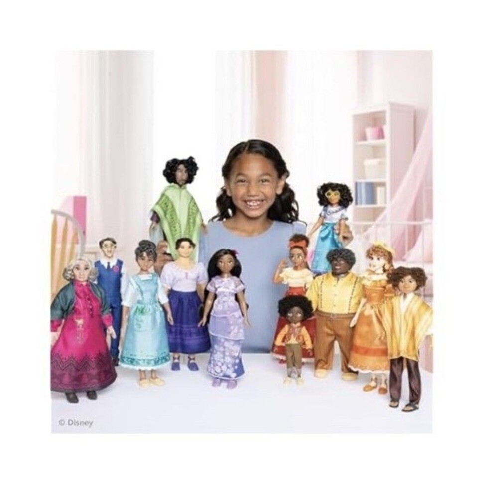 Disney's Encanto Ultimate Madrigal Family Dolls Gift Set Includes 12 Dolls